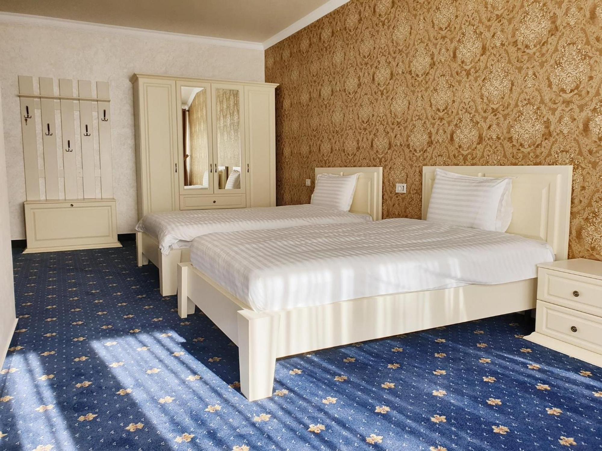 Hotel Bacsoridana Tecuci Экстерьер фото