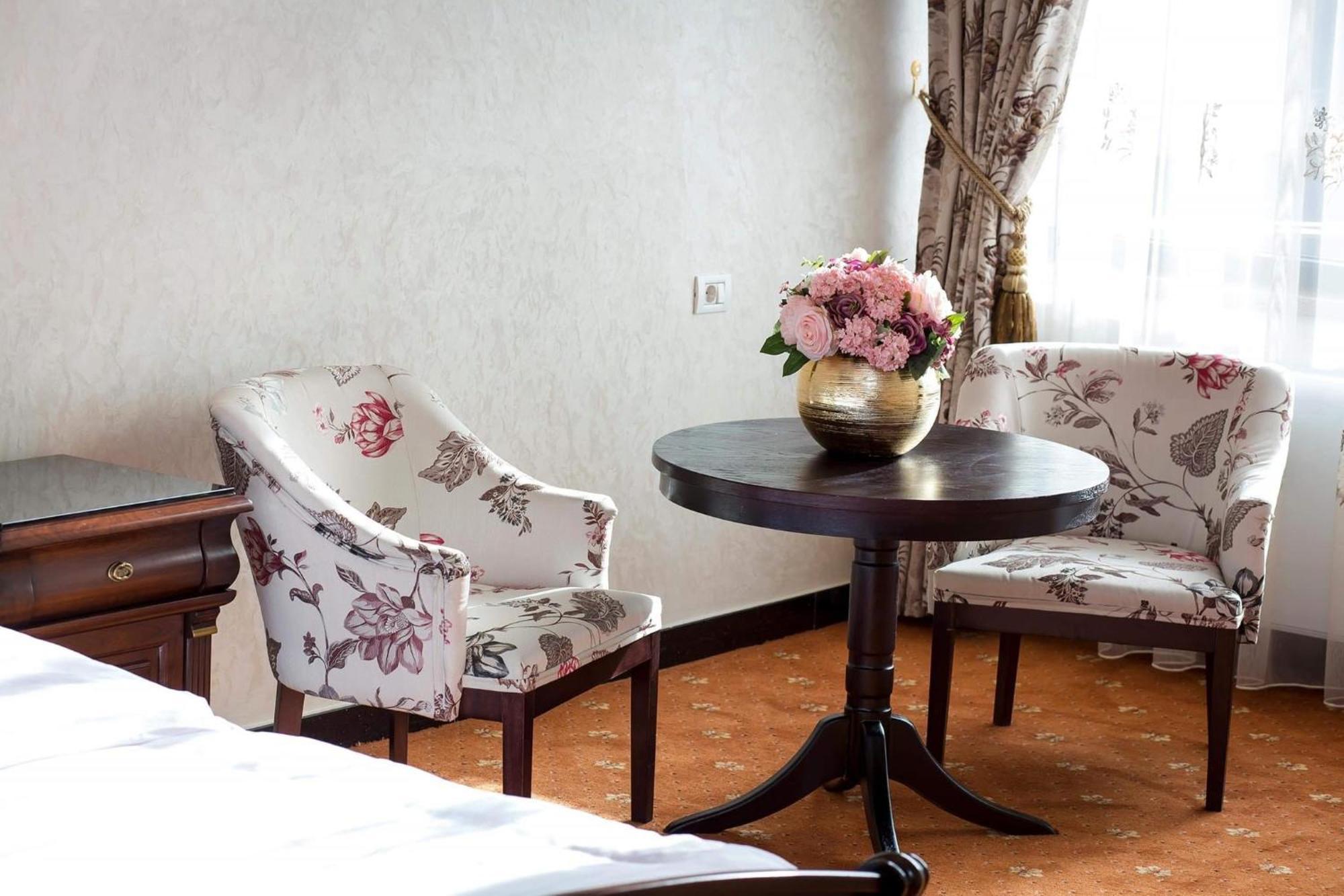 Hotel Bacsoridana Tecuci Экстерьер фото