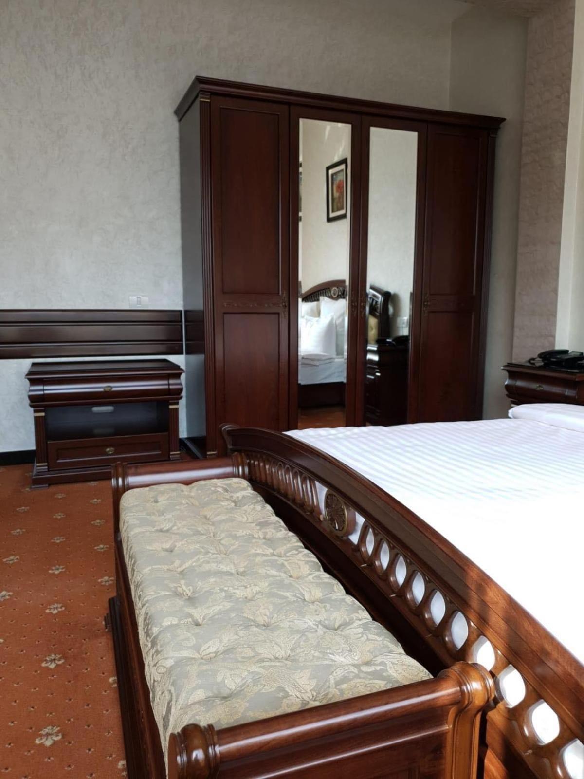 Hotel Bacsoridana Tecuci Экстерьер фото