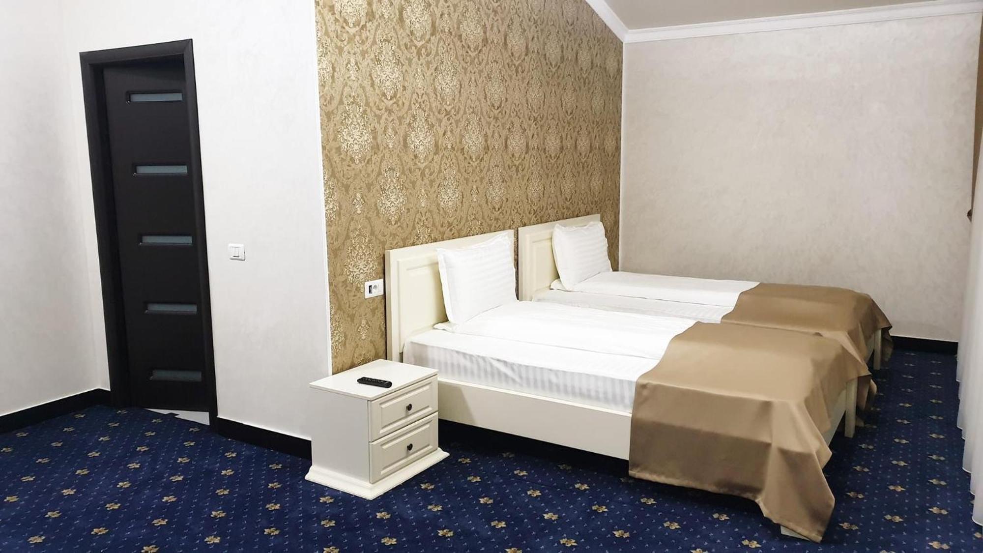 Hotel Bacsoridana Tecuci Экстерьер фото