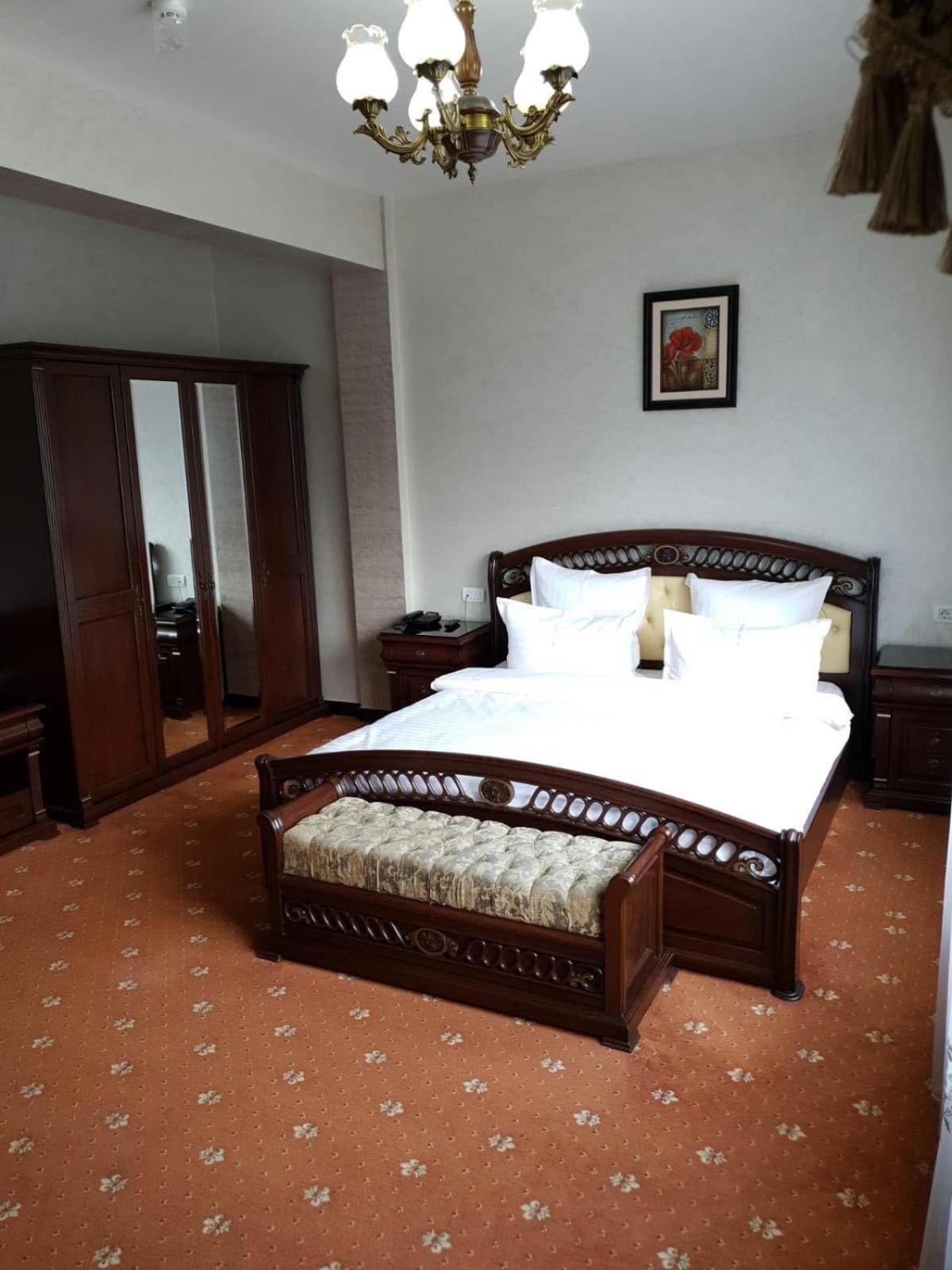 Hotel Bacsoridana Tecuci Экстерьер фото